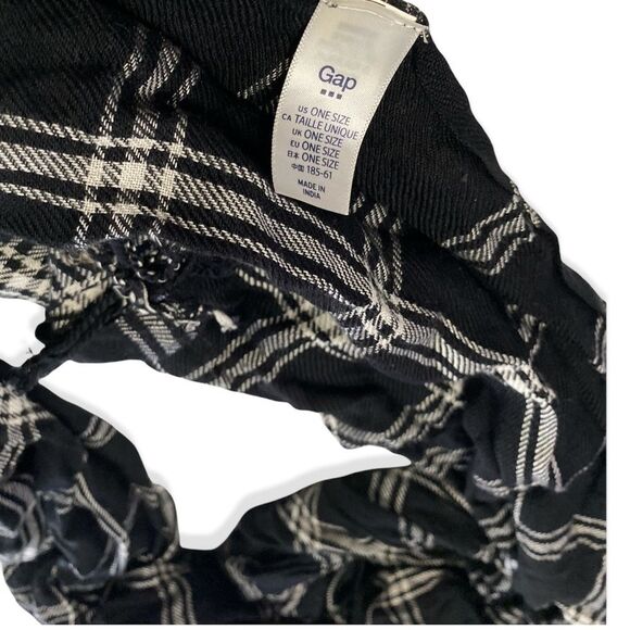 Gap Scarf black white plaid OS - Picture 5 of 5